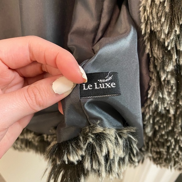 Le Luxe Faux Fur Vest - Picture 3 of 5